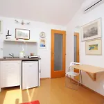 דירה With Parking Space Splitska, Brac - 17023