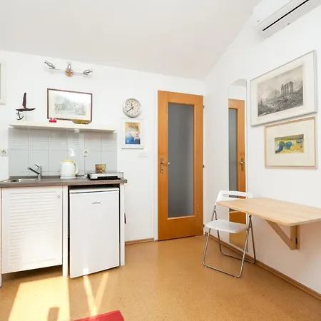 With Parking Space Splitska, Brac - 17023 Daire *
