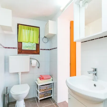 With Parking Space Splitska, Brac - 17023 Daire Postira