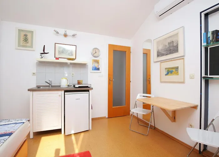 Lejlighed With Parking Space Splitska, Brac - 17023