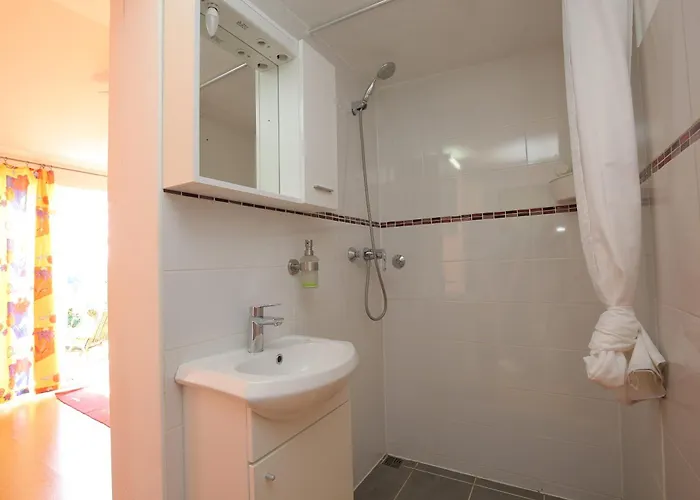 With Parking Space Splitska, Brac - 17023 * Postira