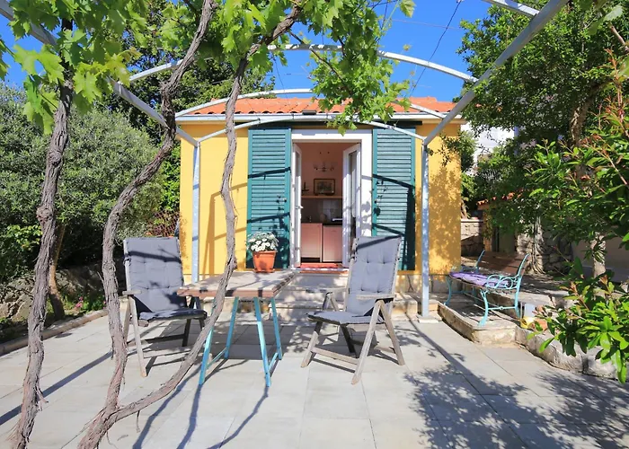 With Parking Space Splitska, Brac - 17023 *