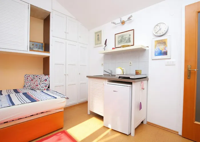 Lejlighed With Parking Space Splitska, Brac - 17023